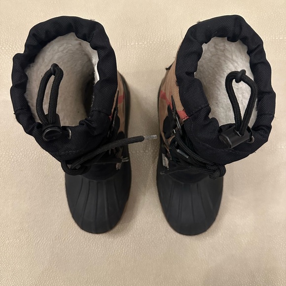 Burberry Kids Nova Check boots - Picture 2 of 11